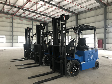 感謝蔡總的大力支持，再次購(gòu)買(mǎi)3+1臺(tái)比亞迪叉車(chē)，祝：生意興??！